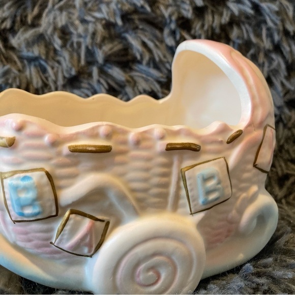 Vintage Baby Lamb with Carriage/Baby Buggy Planter - Picture 3 of 10